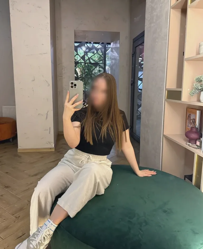 Larissa, 26