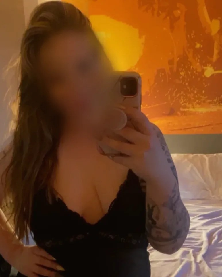 Saskia, 29