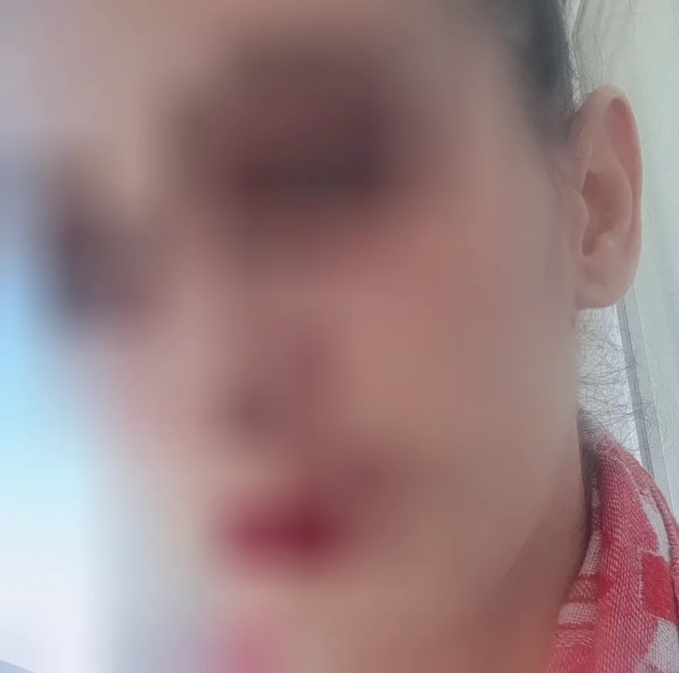 Sophie, 37